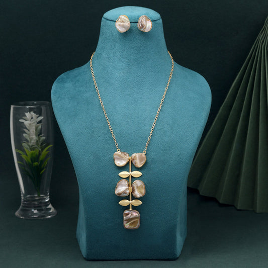 White Color Amrapali Necklace Set For Festive Wear With Intricate Patterns