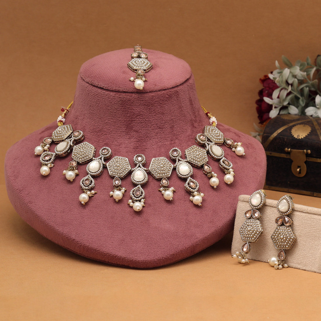 Graceful White Color American Diamond Necklaces Set For Formal Wear