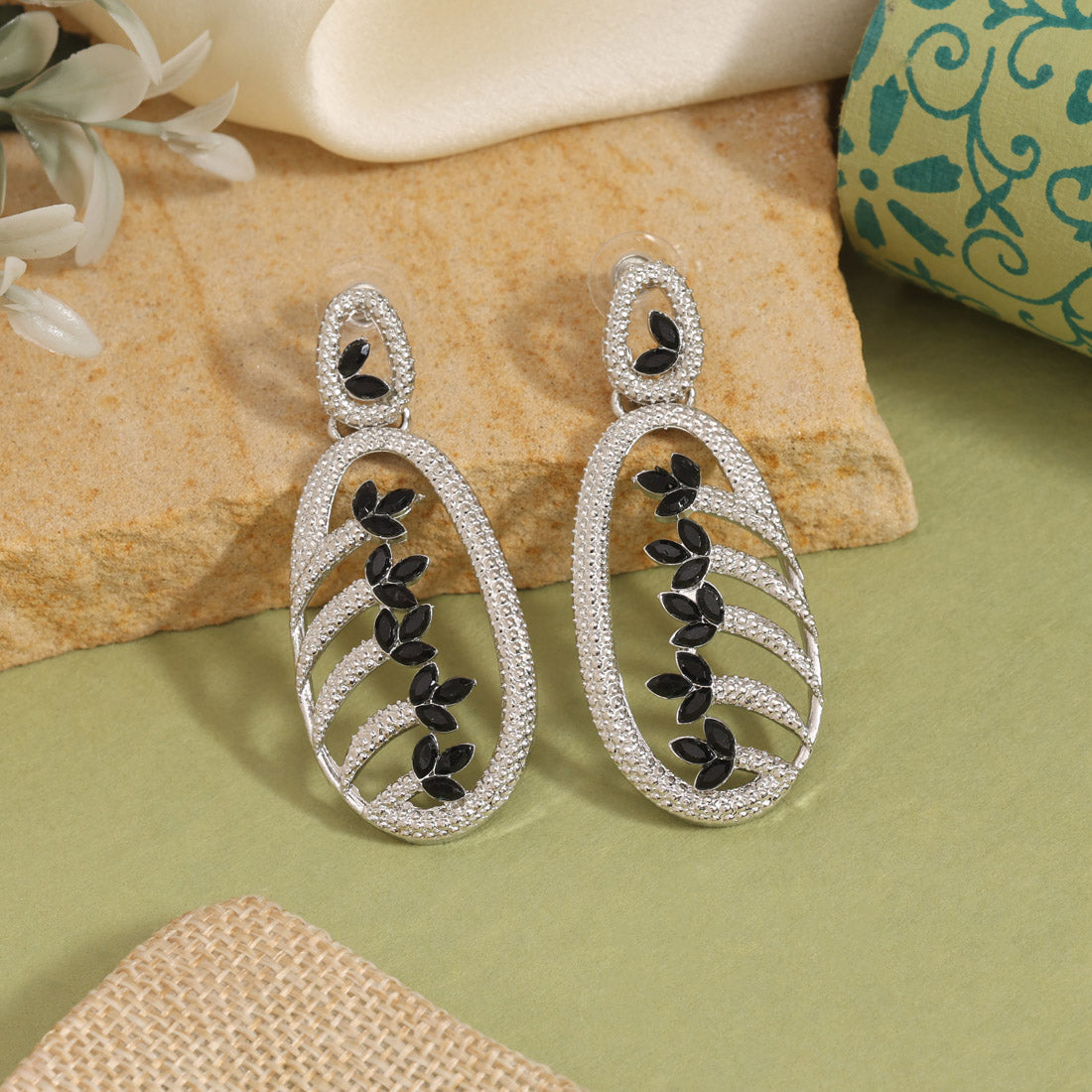 Black Color Fashion Earrings For Confident Looks And Daily Elegance