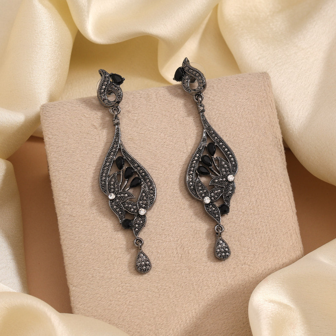 Black Color Fashion Earrings In Glossy Finish With Minimal Look