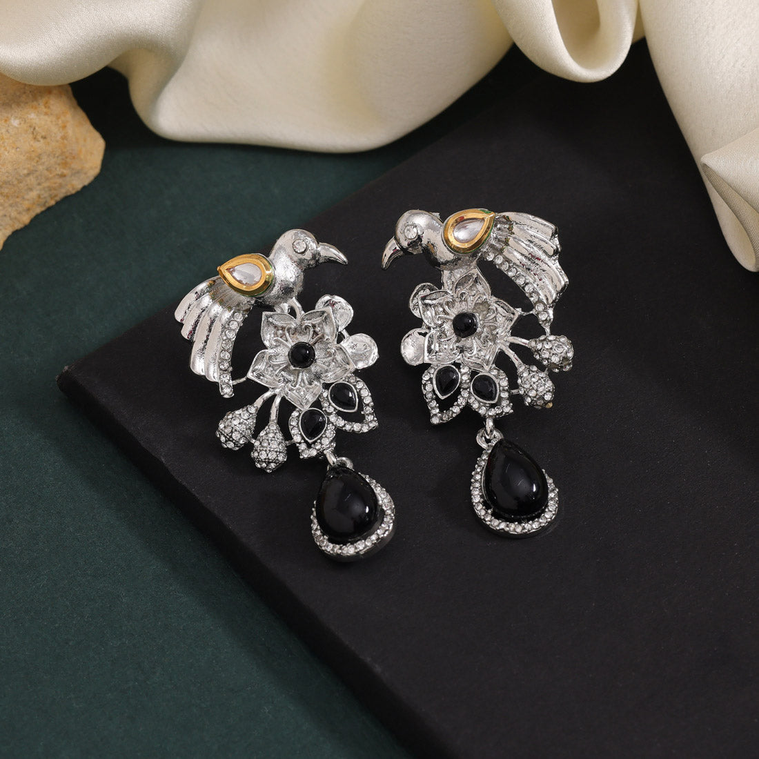 Black Color Fashion Earrings In Sleek Finish For Daily Look