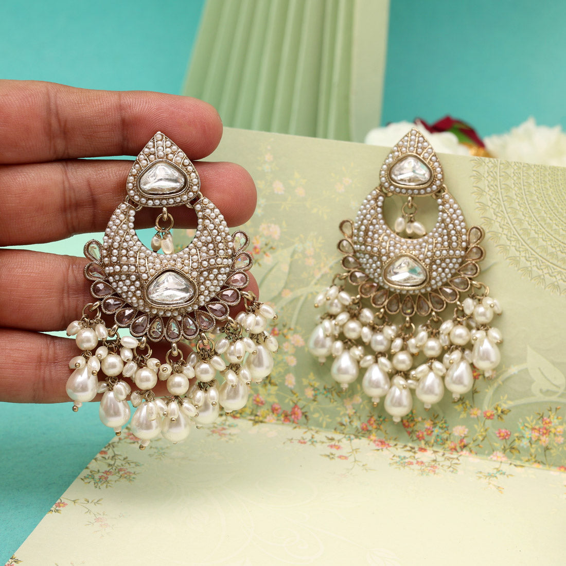 White Color Pakistani Kundan Earrings (KDE1017WHT)
