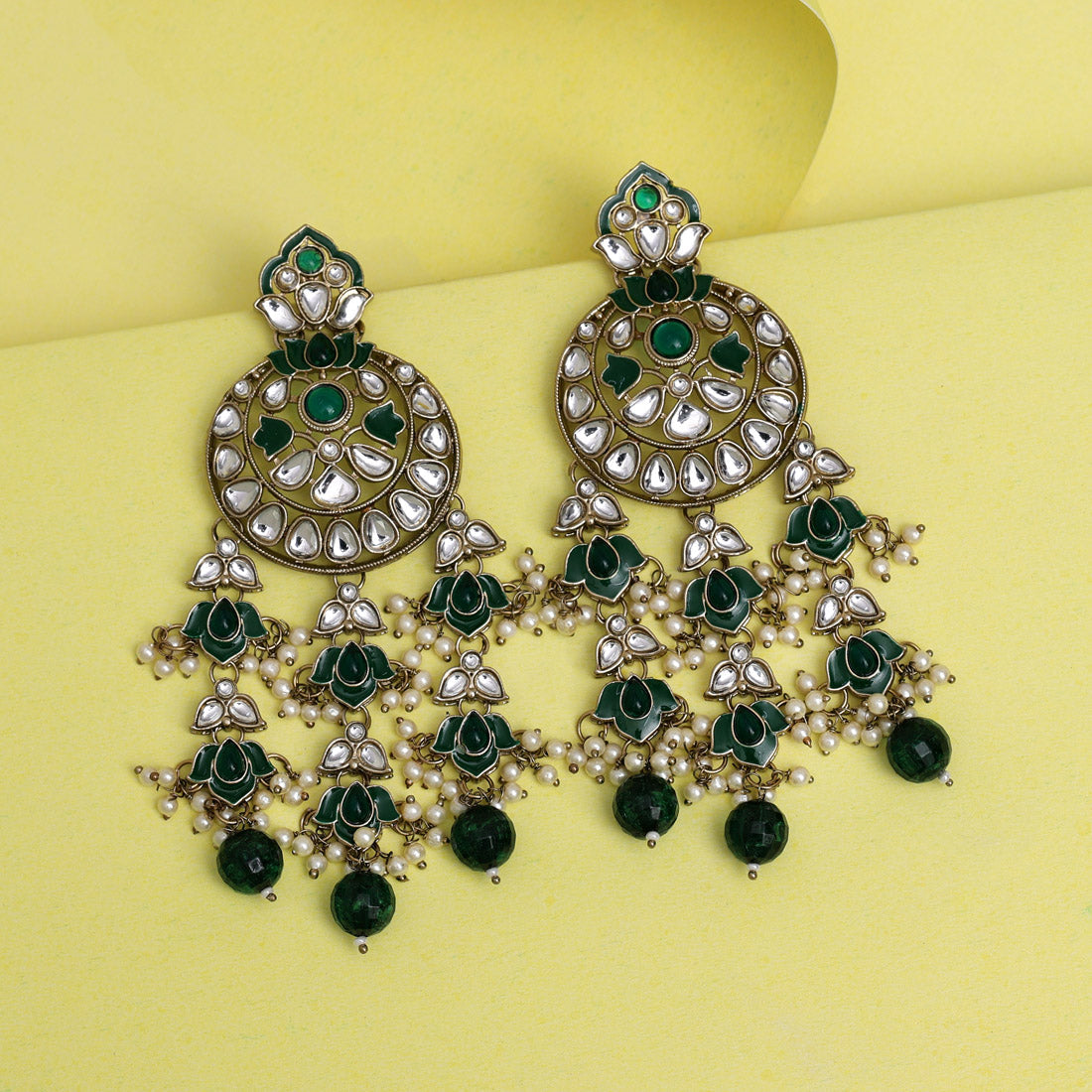 Green Color Kundan Earrings (KDE941GRN)