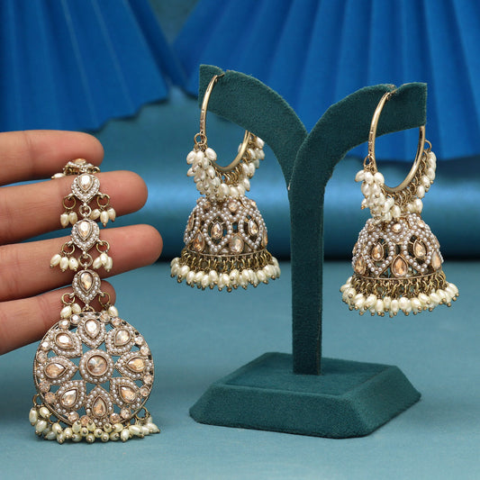 Gold Color Kundan Earrings With Maang Tikka