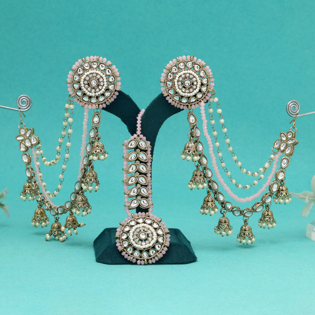 Soft Pink Color Kundan Earrings With Maang Tikka