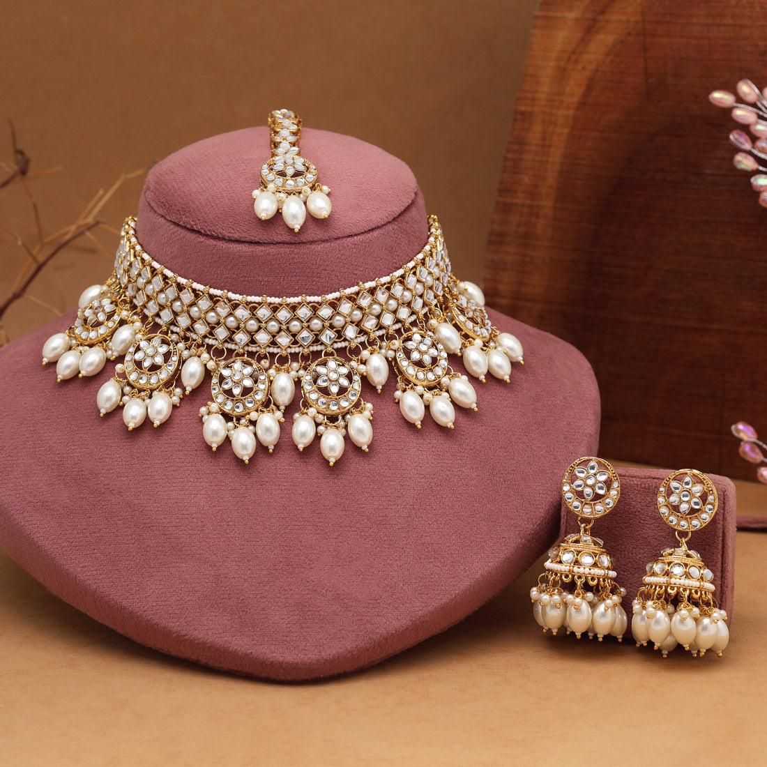 Gold Color Royal Choker Kundan Necklace Set