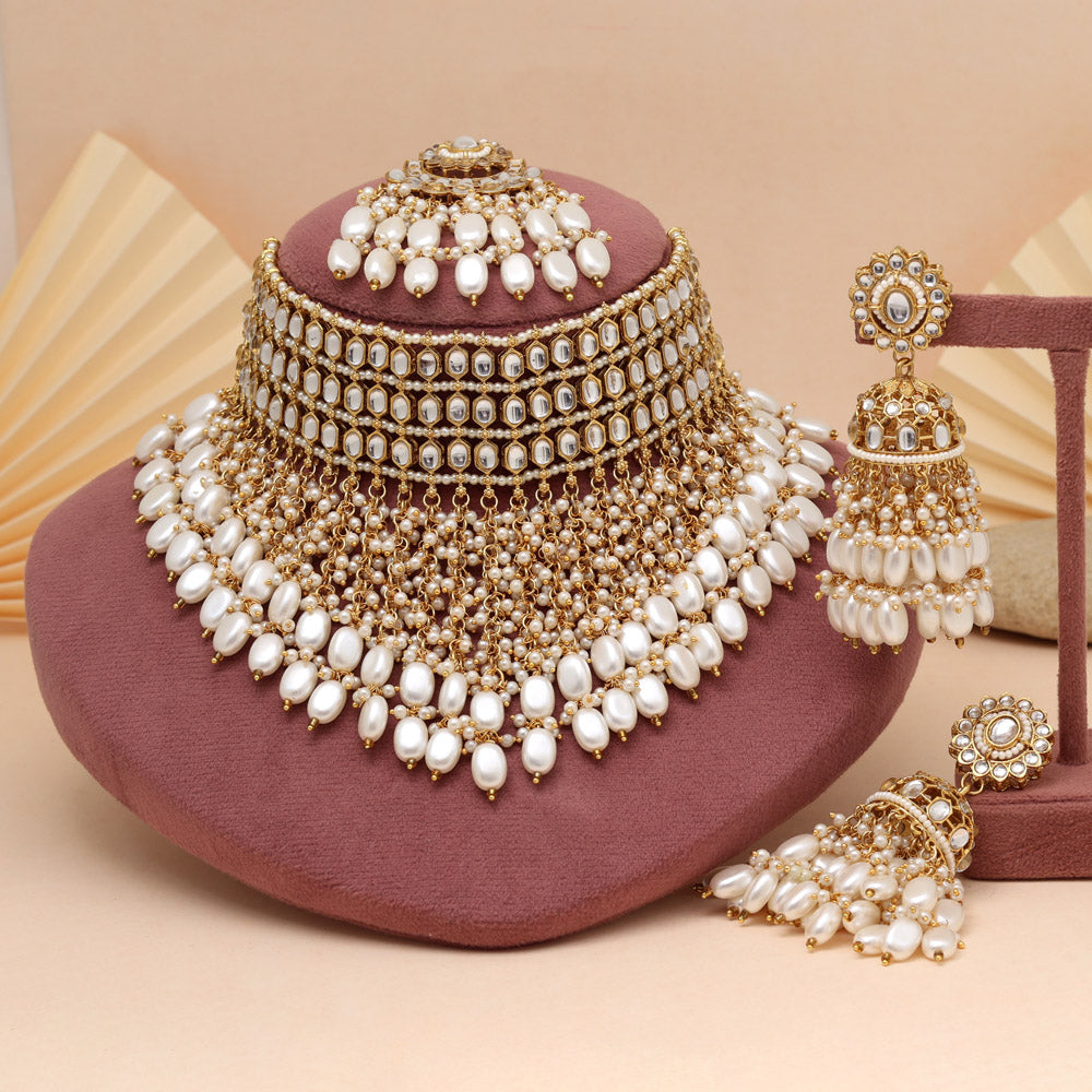 White Color Elegant Kundan Necklace Set