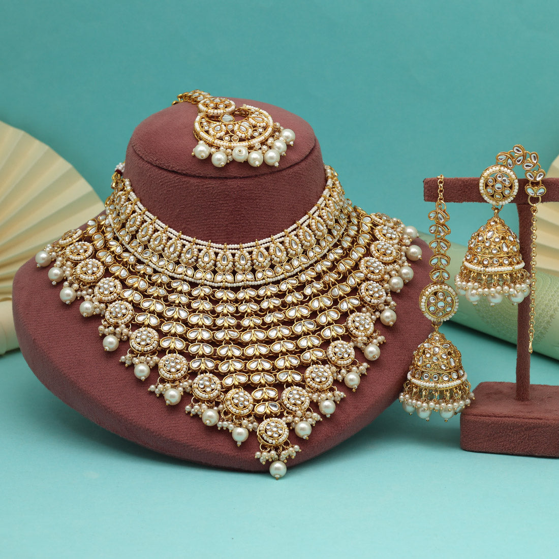 Elegant White Color Kundan Necklace Set