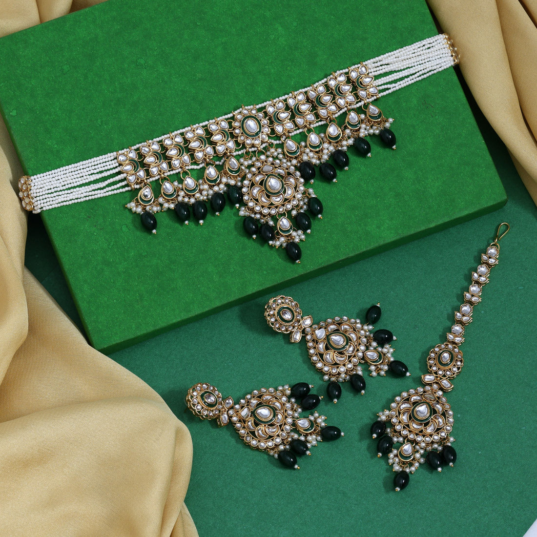 Forest Green Color Choker Kundan Necklace Set
