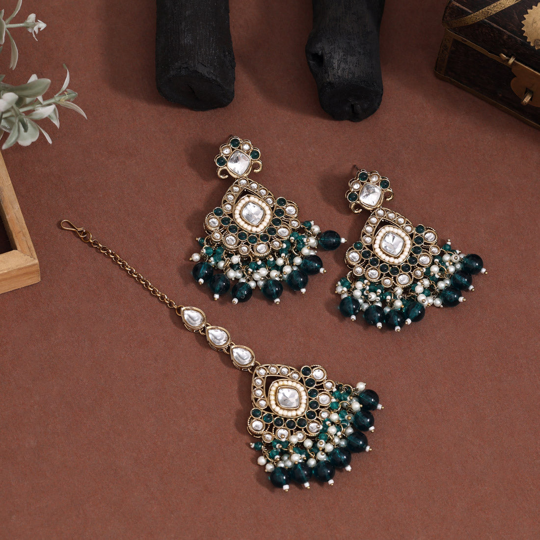 Elegant Turquoise Blue Color Kundan Necklace Set