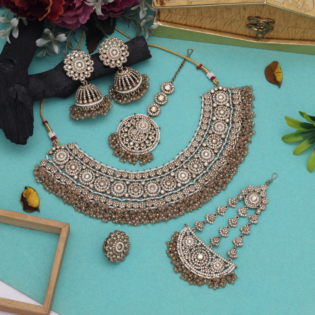 Antique Gold Color Pakistani Kundan Necklace Set