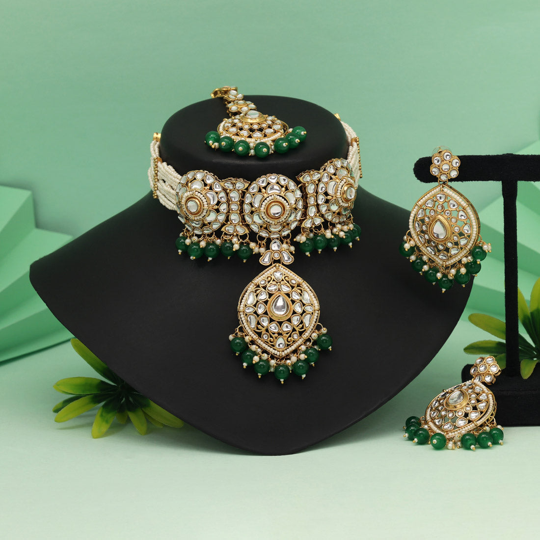 Green Color Choker Kundan Necklace Set With Traditional Temple Jewelry Feel