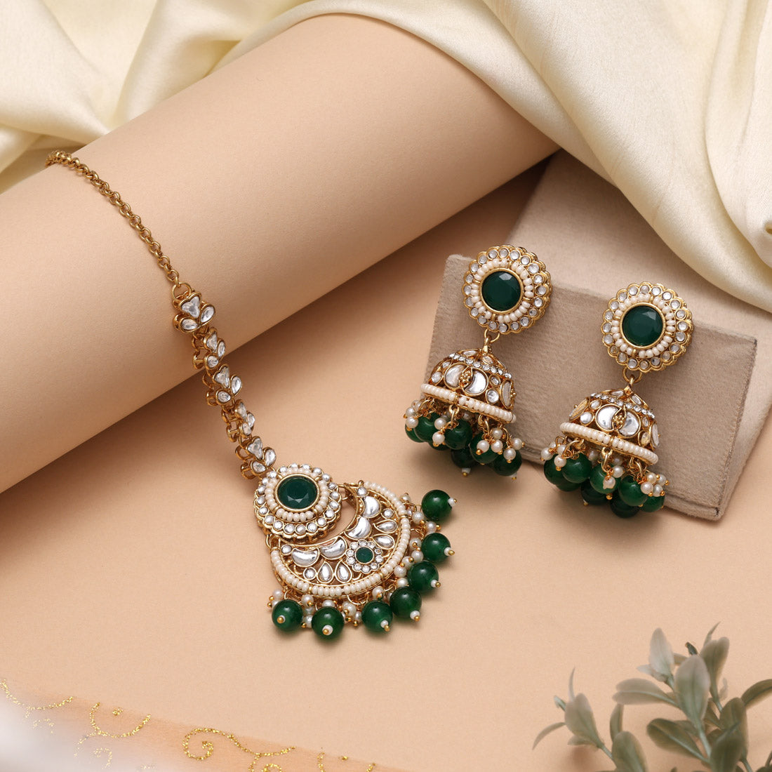 Green Color Choker Kundan Necklace Set For Modern Ethnic Wear Lovers