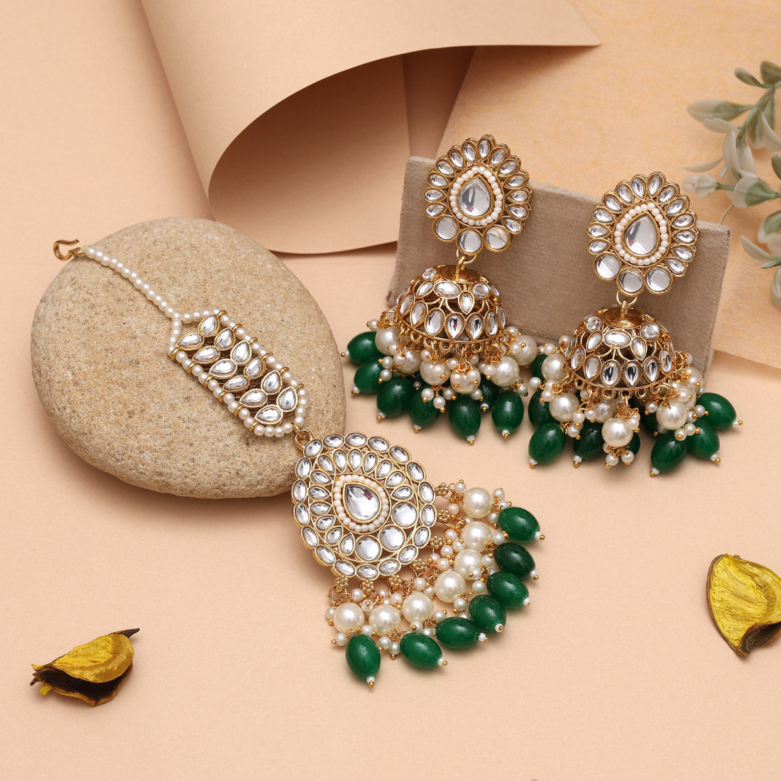 Green Color Kundan Necklace Set With Leaf Inspired Detailing And Shine