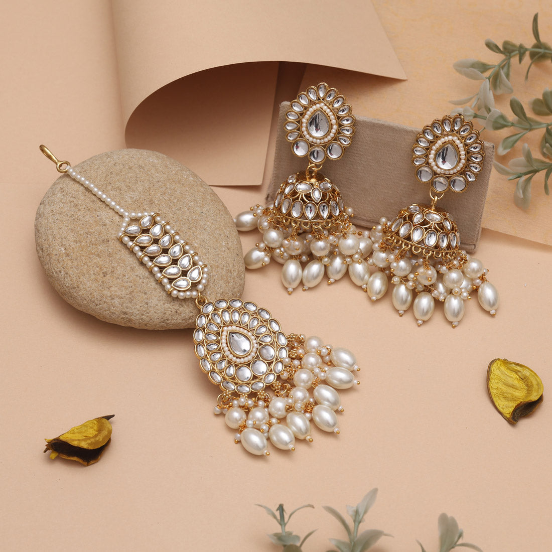 White Color Kundan Necklace Set Designed For Elegant Ethnic Looks