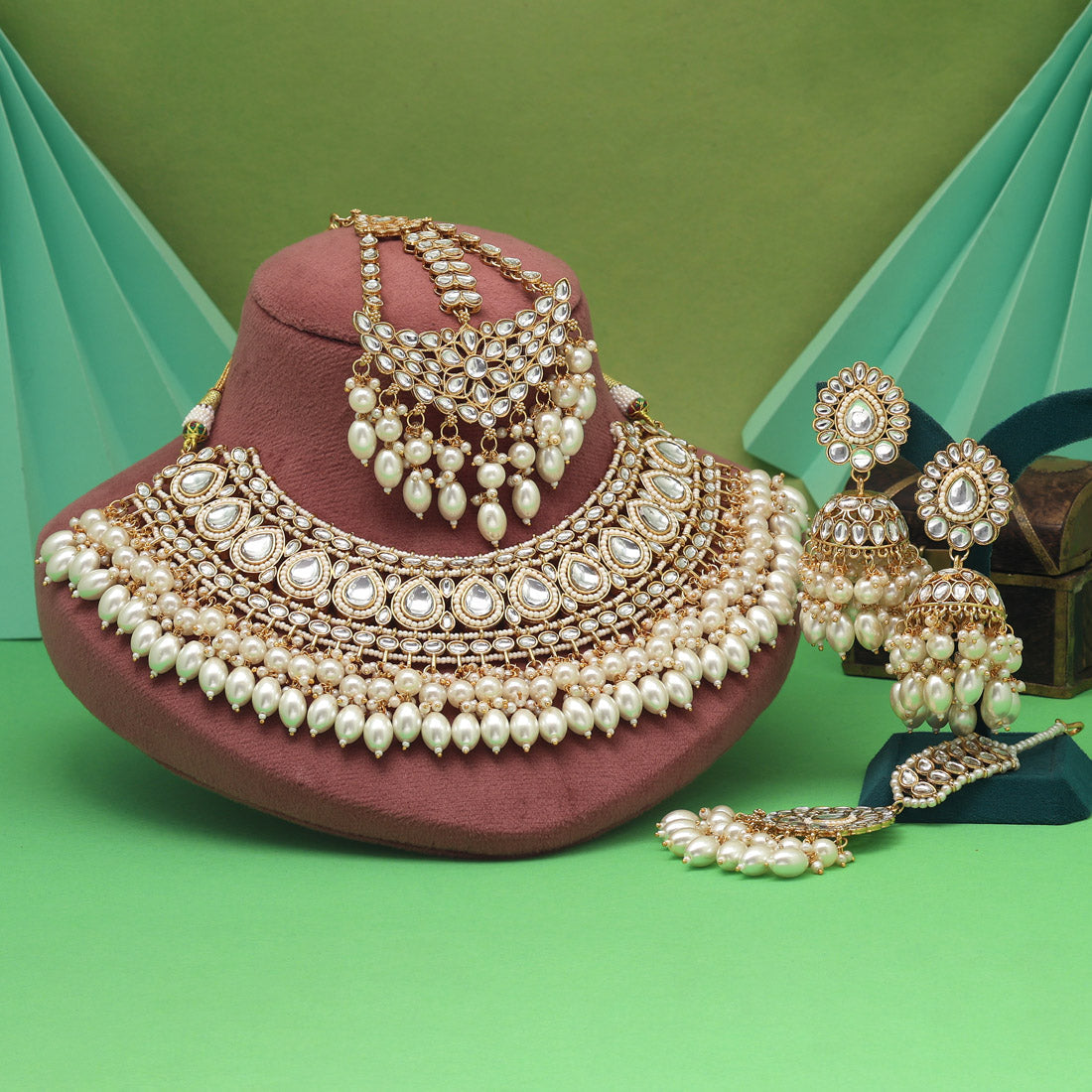 White Color Kundan Necklace Set Designed For Elegant Ethnic Looks