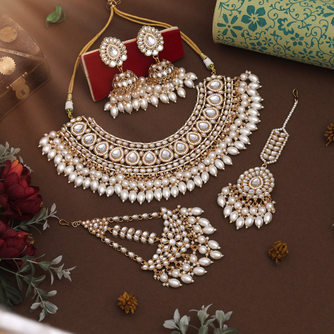 White Color Kundan Necklace Set Designed For Elegant Ethnic Looks