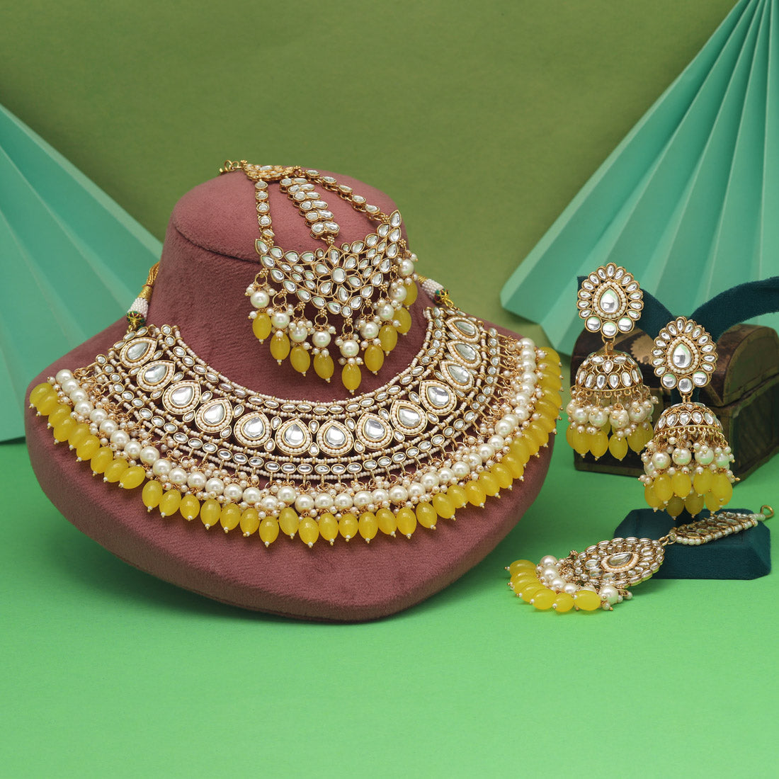 Yellow Color Kundan Necklace Set With Glossy Finish For Festive Events
