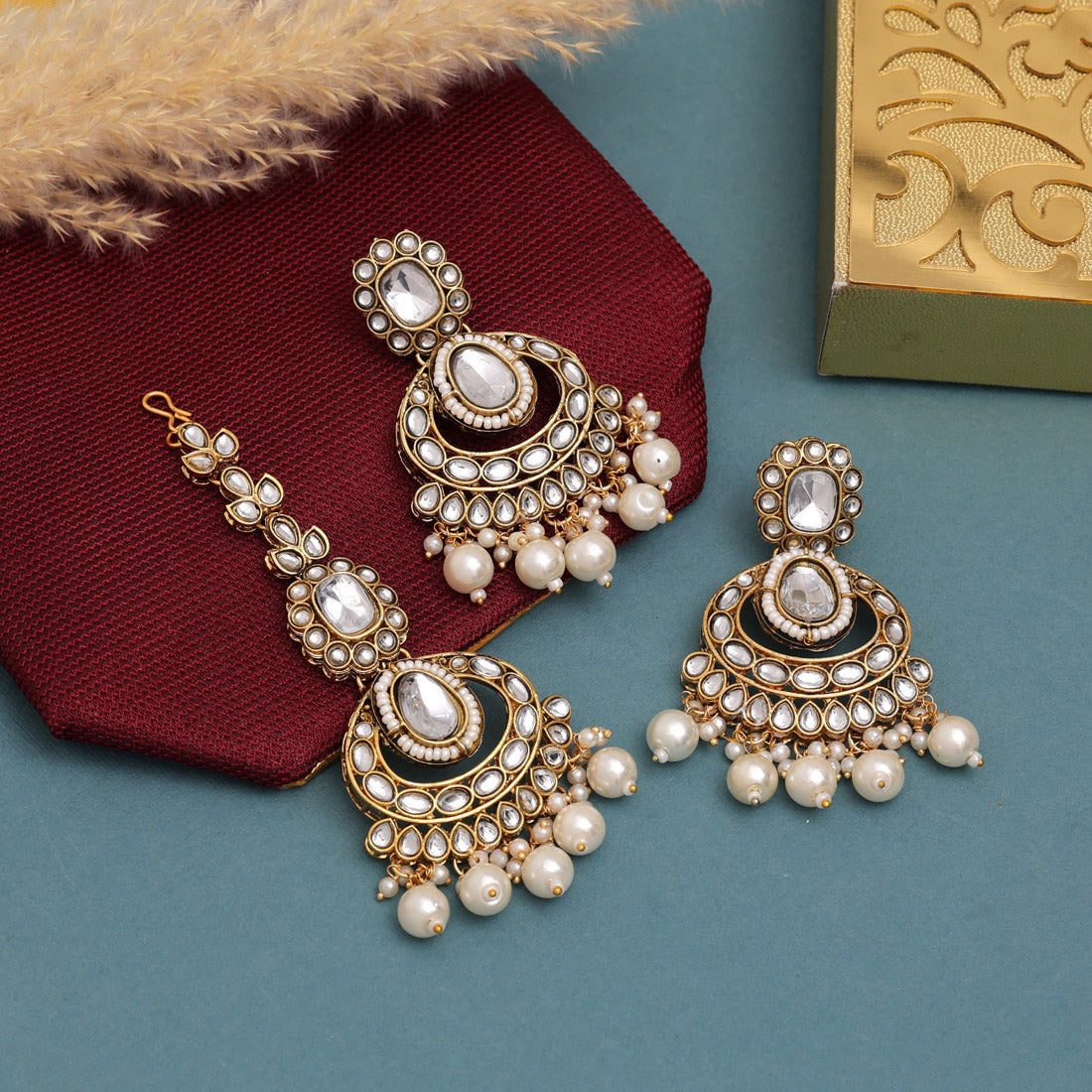 Pure White Color Kundan Necklace Set For Bridal Or Festive Looks