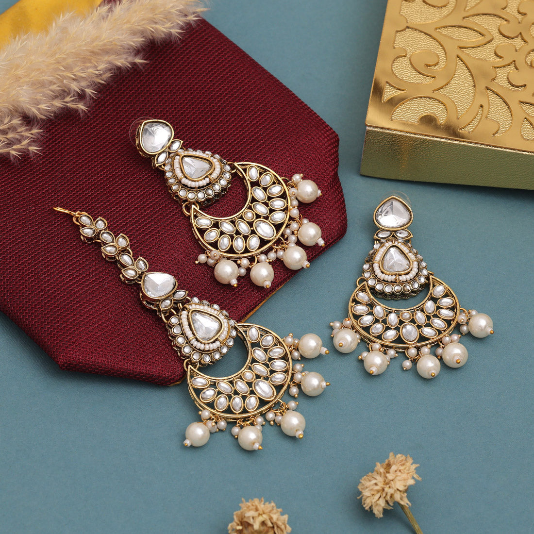 White Color Kundan Necklace Set For Elegant Occasions And Wedding Looks