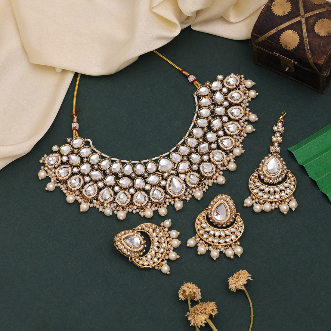 White Color Kundan Necklace Set For Graceful Bridal Party Styling