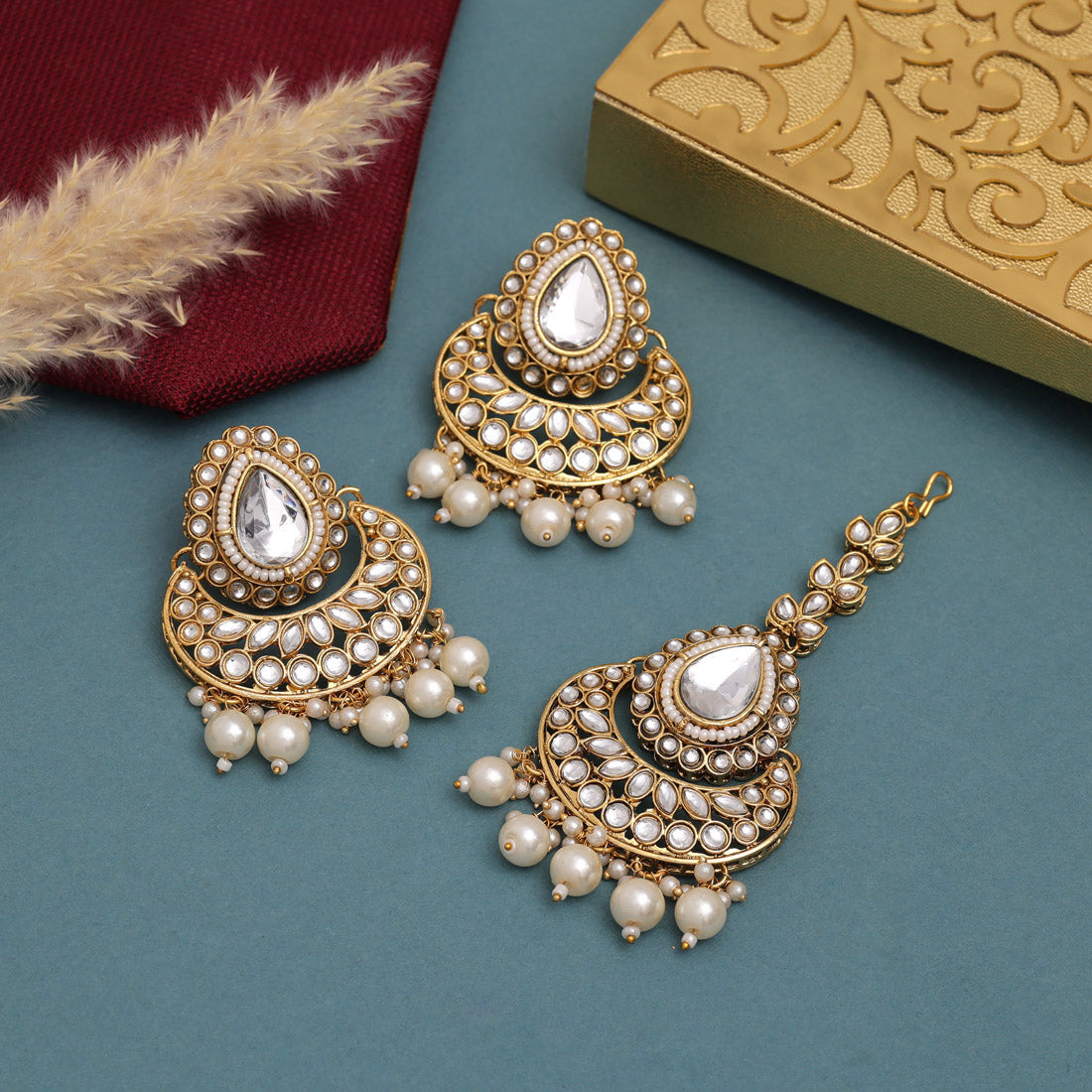 White Color Kundan Necklace Set For Graceful Bridal Party Styling