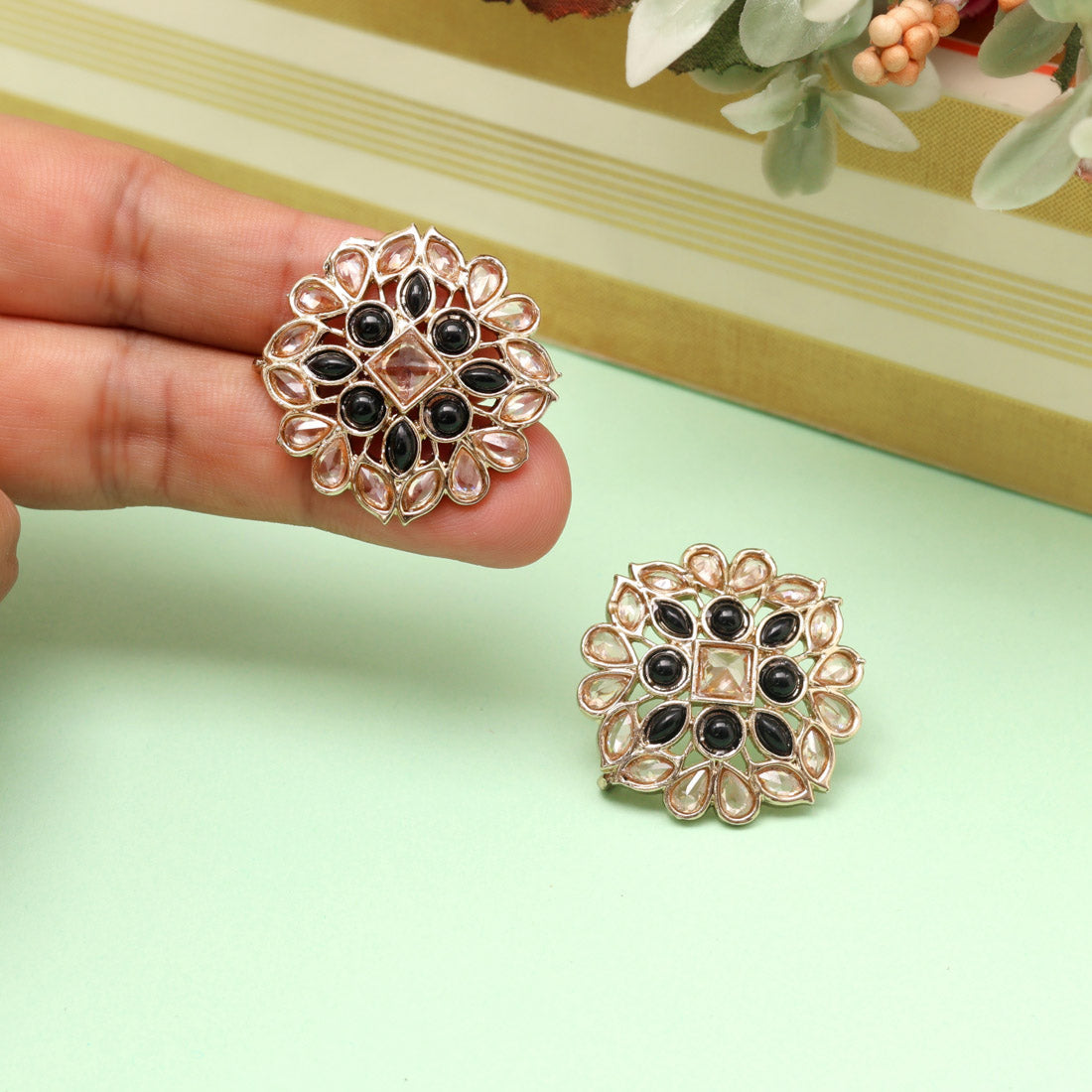 Sleek Black Color Tops Stud Earrings