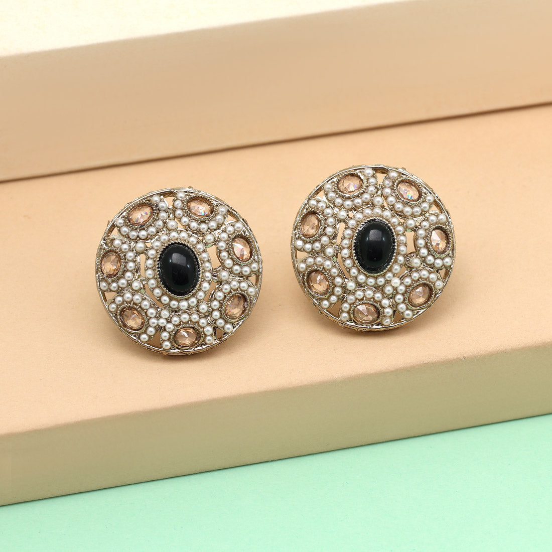 Chic Black Color Tops Stud Earrings