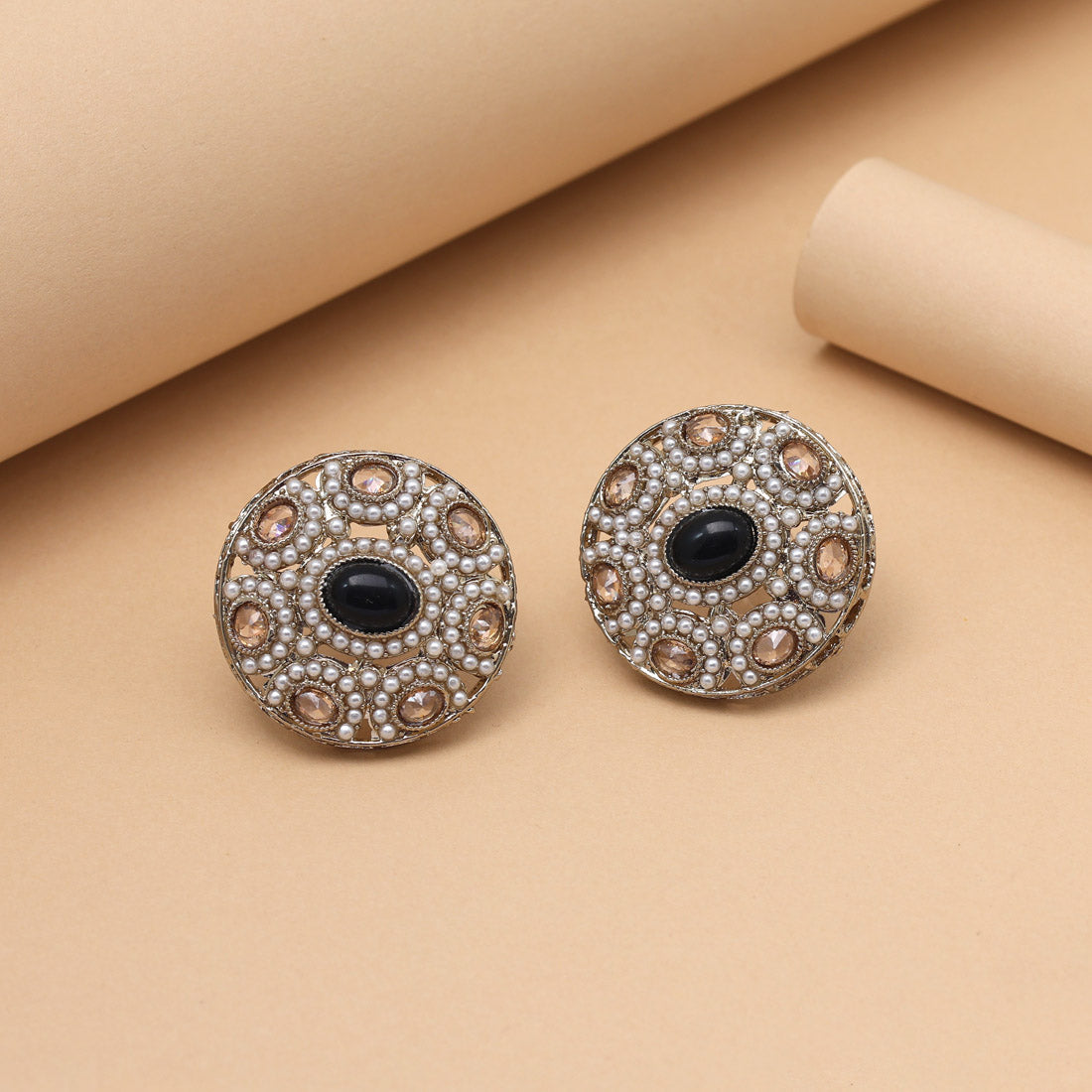 Chic Black Color Tops Stud Earrings