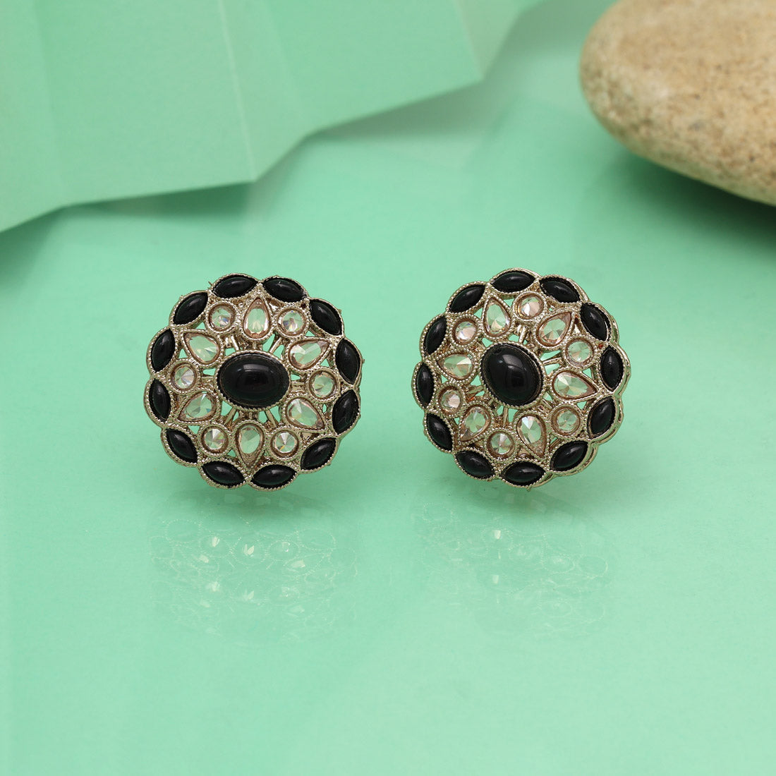 Sleek Black Color Tops Stud Earrings