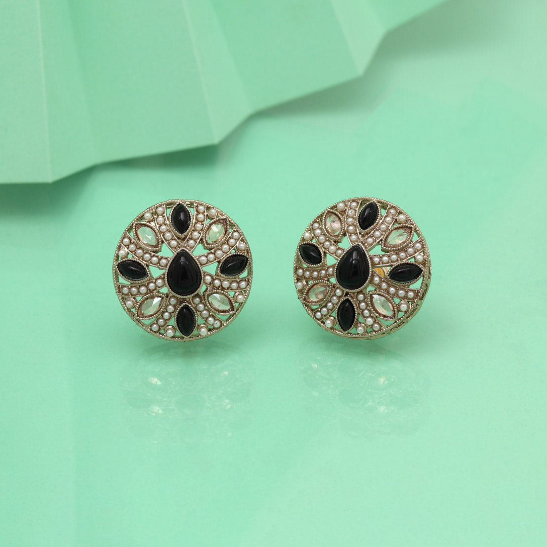 Deep Black Color Tops Stud Earrings