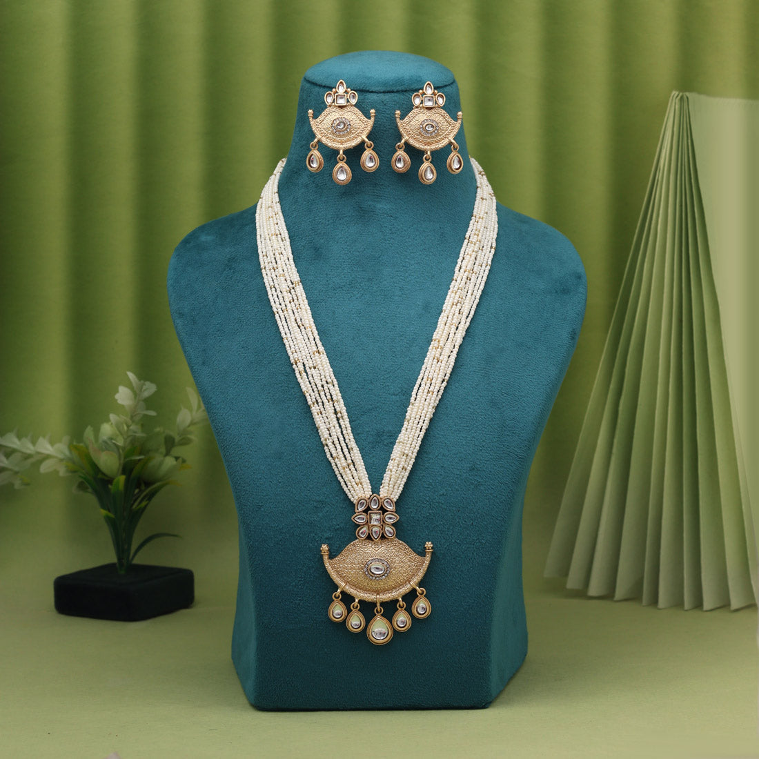 White Color Matte Gold Rajwadi Temple Necklace Set