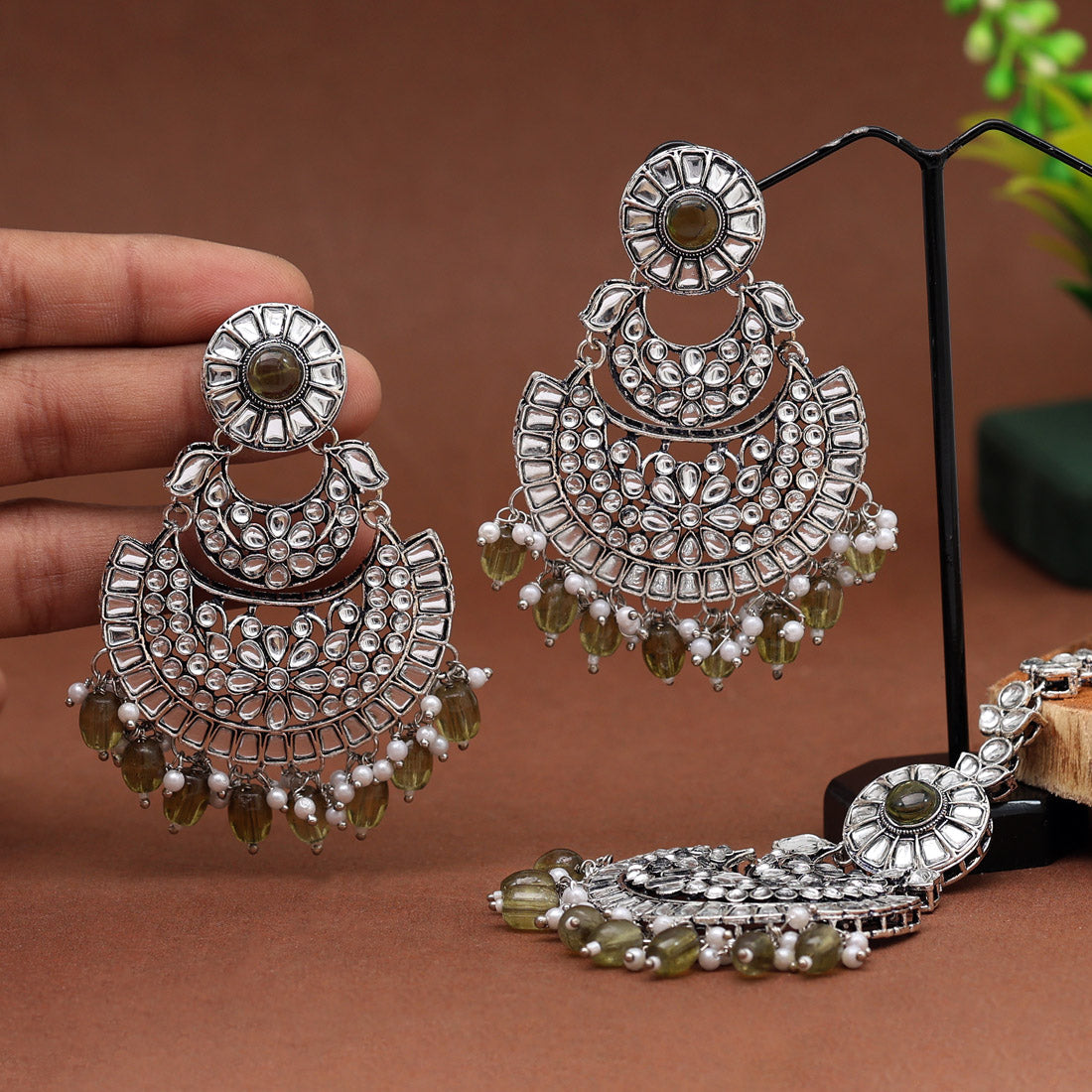 Mehandi Green Color Kundan Earrings With Maang Tikka (KDTE546MGRN)