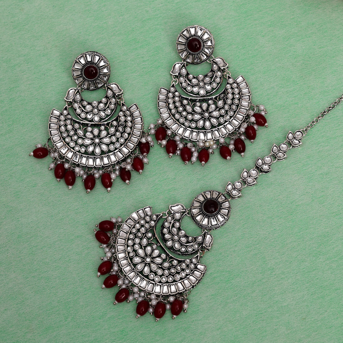 Maroon Color Kundan Earrings With Maang Tikka (KDTE546MRN)