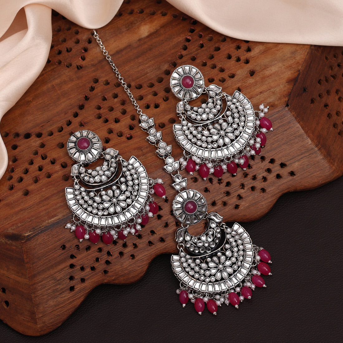 Rani Color Kundan Earrings With Maang Tikka (KDTE546RNI)