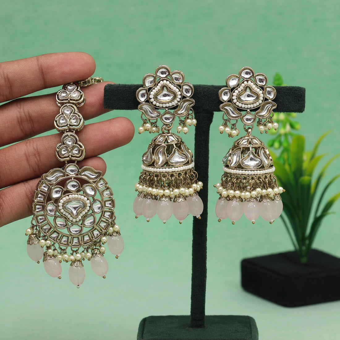 Pink Color Kundan Earrings With Maang Tikka (KDTE552PNK)