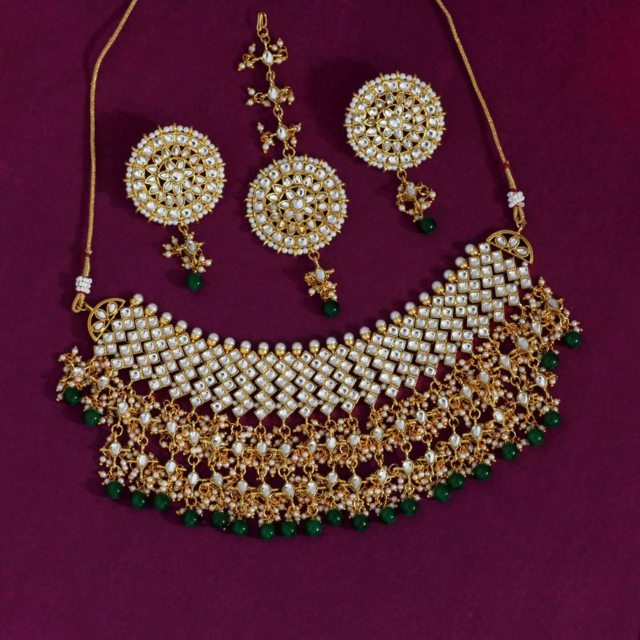 Green Color Kundan Necklace Set (KN722GRN)