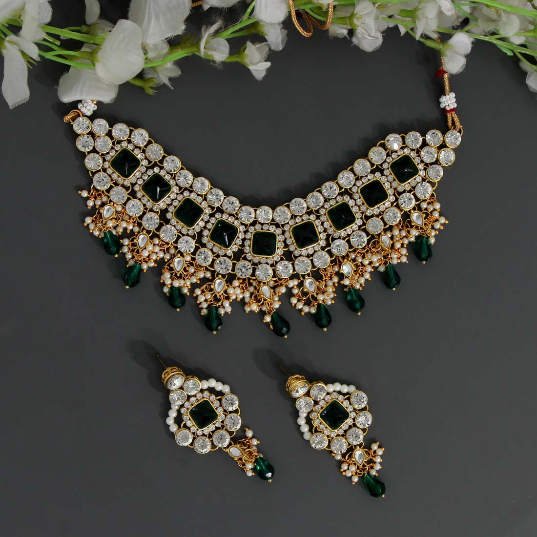 Green Color Kundan Necklace Set (KN827GRN)