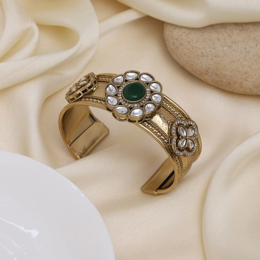 Stylish Green Color American Diamond Bracelet With Fine Stone Detailing