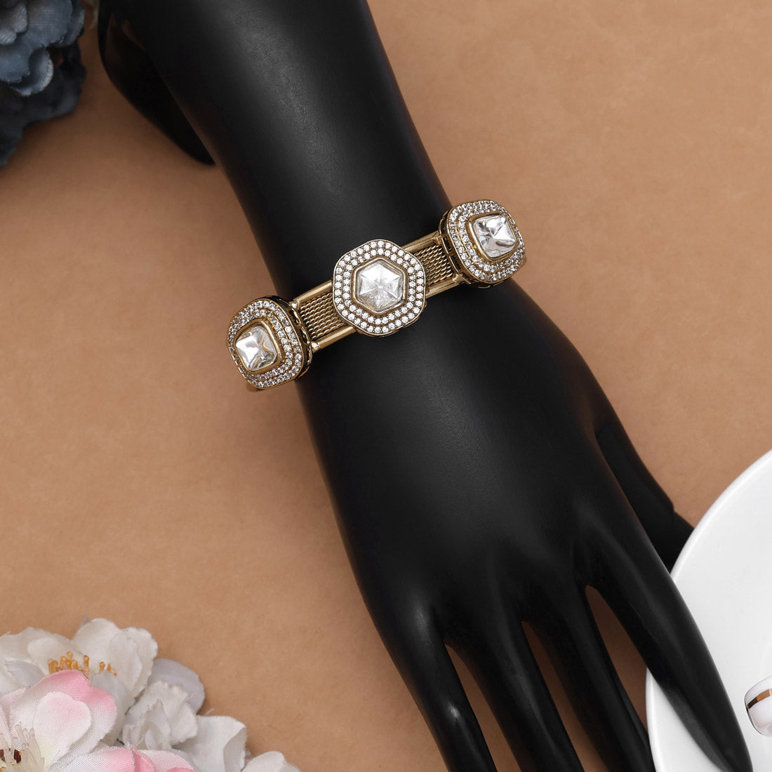 Fashionable White Color American Diamond Bracelet Ideal For Daily Wear
