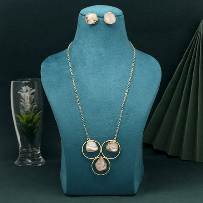 White Color Amrapali Necklace Set Featuring Vintage Look For Ethnic Occasions