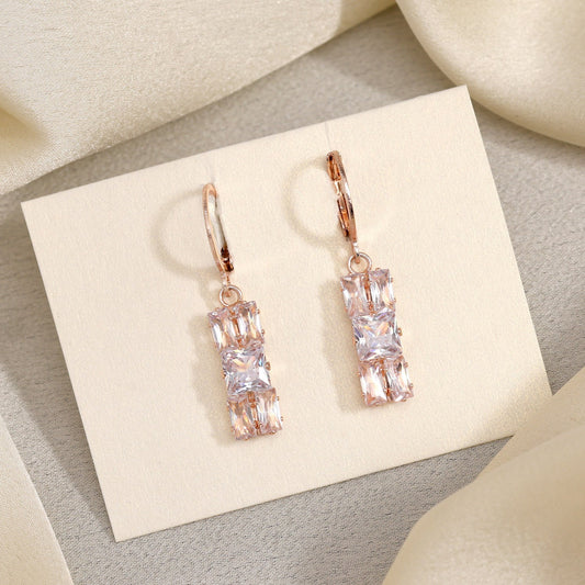 White Color Antique Stone Earrings With Intricate Filigree And Stone Settings