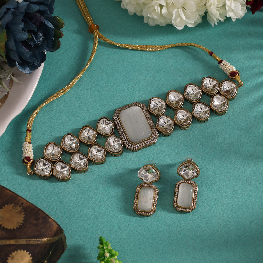 Off White Color Premium Quality Moissanite And Monalisa Stone Decorated Choker Necklace (CZN1066OWHT)