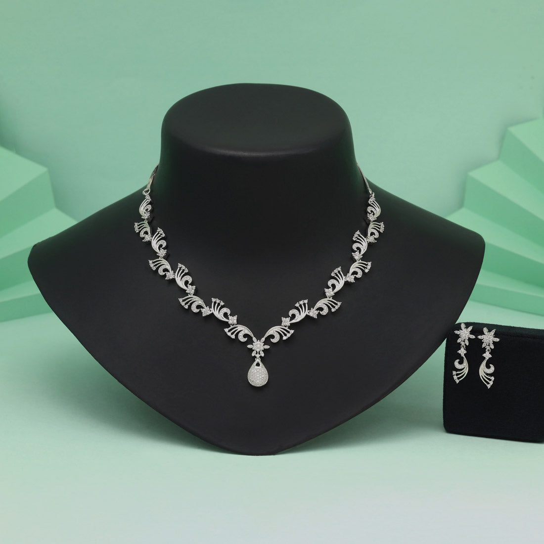 Silver Color American Diamond Necklace Set For Evening Outfits And Wedding Wear