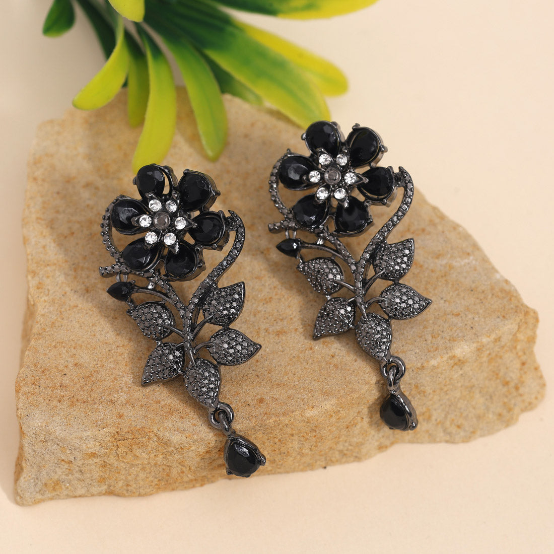 Assorted Color 6 Pairs Of Black Antique Earrings (DRKDE122CMB)