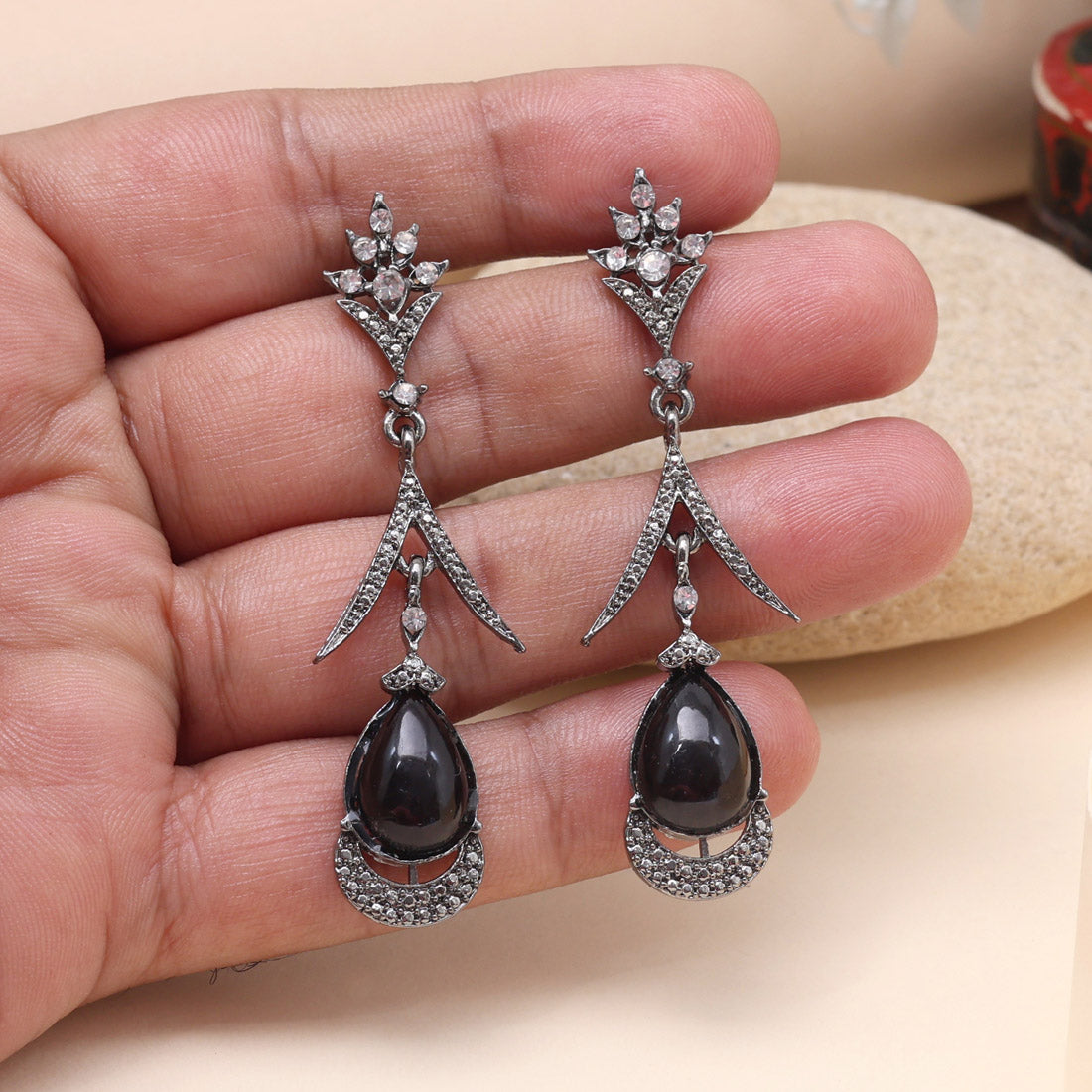 Black Color Fashion Earrings Designed For Classic Sophistication And Grace