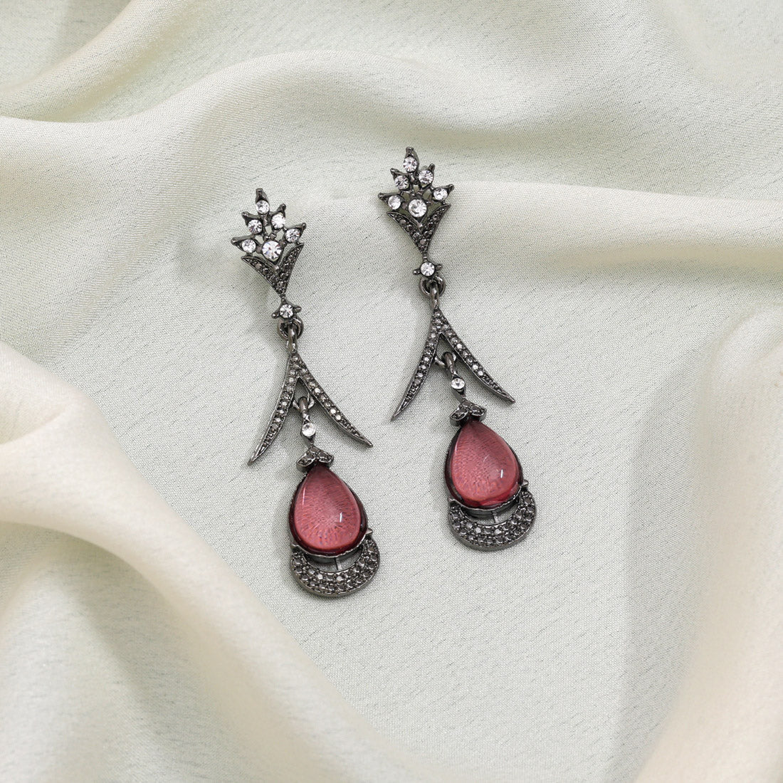 Pink Color Fashion Earrings Featuring Delicate Charm And Feminine Style