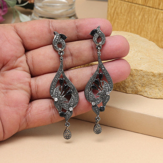 Black Color Fashion Earrings In Glossy Finish With Minimal Look