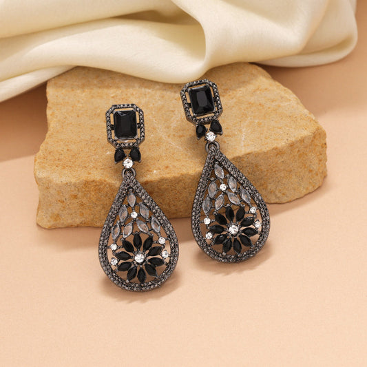 Black Color Fashion Earrings In Glossy Finish With Sharp Edges