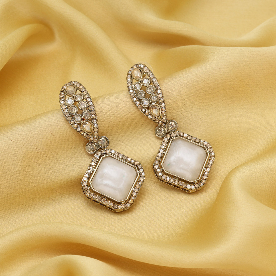 White Color Kundan Earrings (KDE1014WHT)